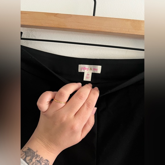 NWT Riley & Me Black High Rise Button Side Shorts Size 10 Faux Back Pocket - Picture 2 of 6